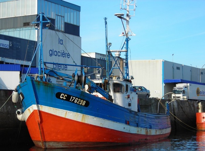 [VIE DES PORTS] Quelques bateaux de pêche (sur nos côtes Françaises) - Page 10 29_10_17