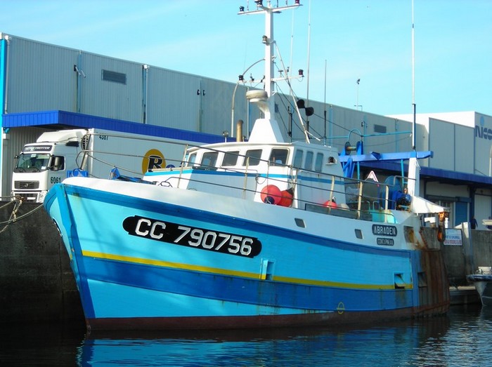 [VIE DES PORTS] Quelques bateaux de pêche (sur nos côtes Françaises) - Page 10 29_10_18