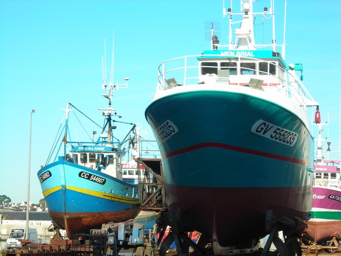 [VIE DES PORTS] Quelques bateaux de pêche (sur nos côtes Françaises) - Page 10 Men_dr10